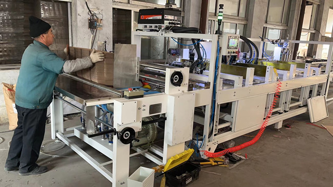 河南新印穿無紡布提手機助力青島啤酒包裝行業(yè)